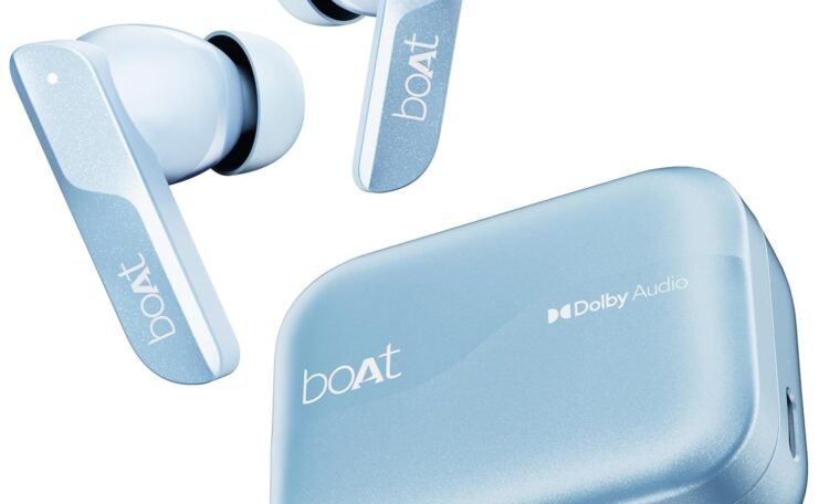 Discover the boAt Airdopes 800 with Dolby Audio, Adaptive EQ by Mimi, 40 hours of playback, AI-ENx™ 4-mic call clarity, multipoint Bluetooth 5.3, and IPX5 splash resistance. Perfect TWS earbuds under ₹3000 in India.